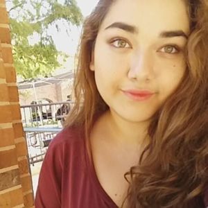 Meet your Posher, Dominique